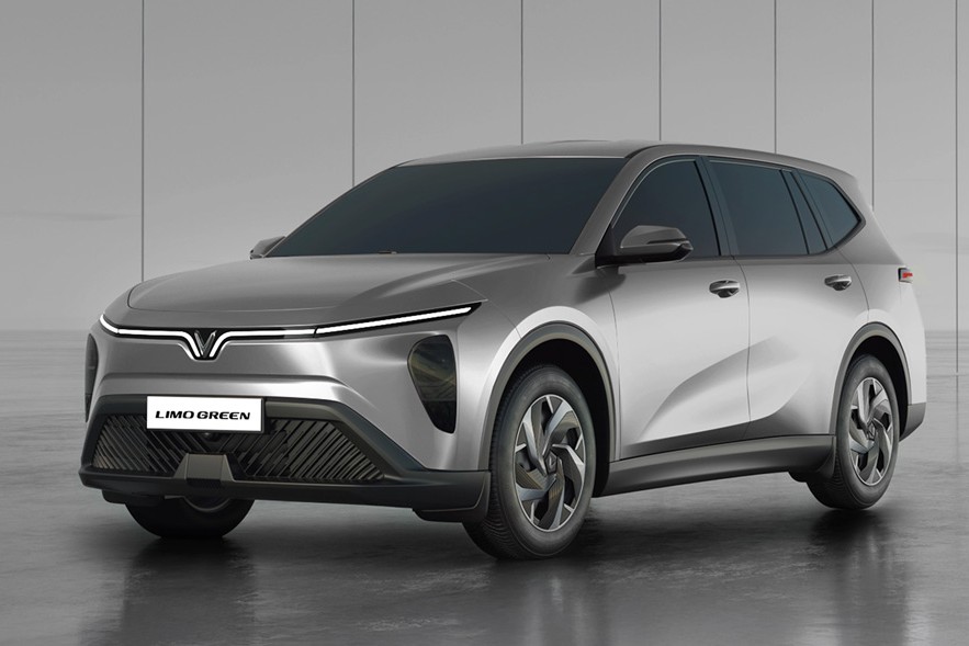 VinFast Limo Green màu bạc nhìn từ góc 3/4 phía trước